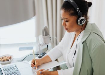 7 Ways to Launch a Career-Centric Podcast from Scratch