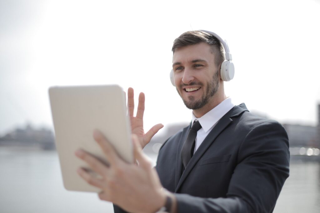 7 Ways to Master the Art of Elevator Pitches for Virtual Meetings