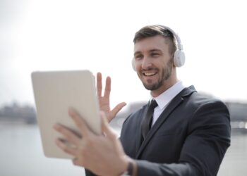 7 Ways to Master the Art of Elevator Pitches for Virtual Meetings