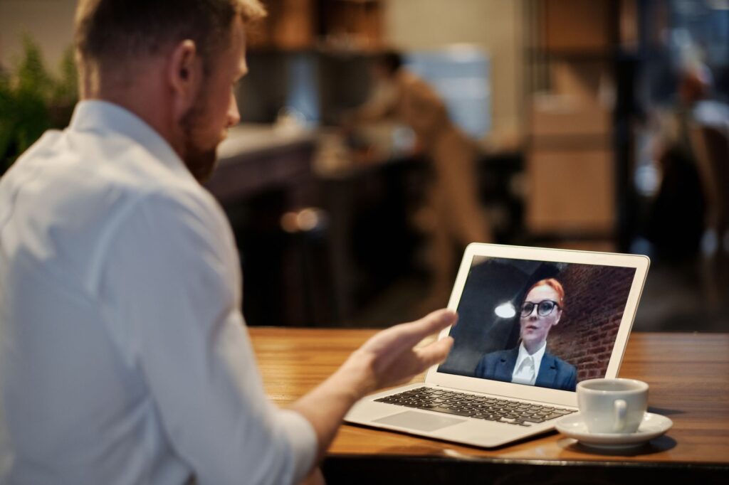 7 Ways to Master the Art of Elevator Pitches for Virtual Meetings