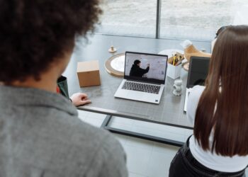 7 Ways to Maximize Remote Collaboration: Essential Tools for Hybrid Teams