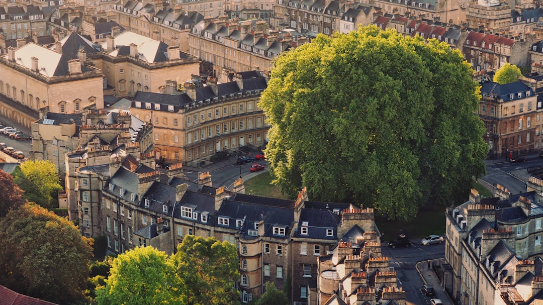 UK Green Economy Surpasses £100 Billion, Fuels Job Growth