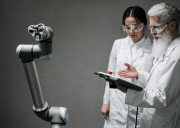 AI Adoption Reduces Entry‑Level Roles, Employers Prioritize Human Skills