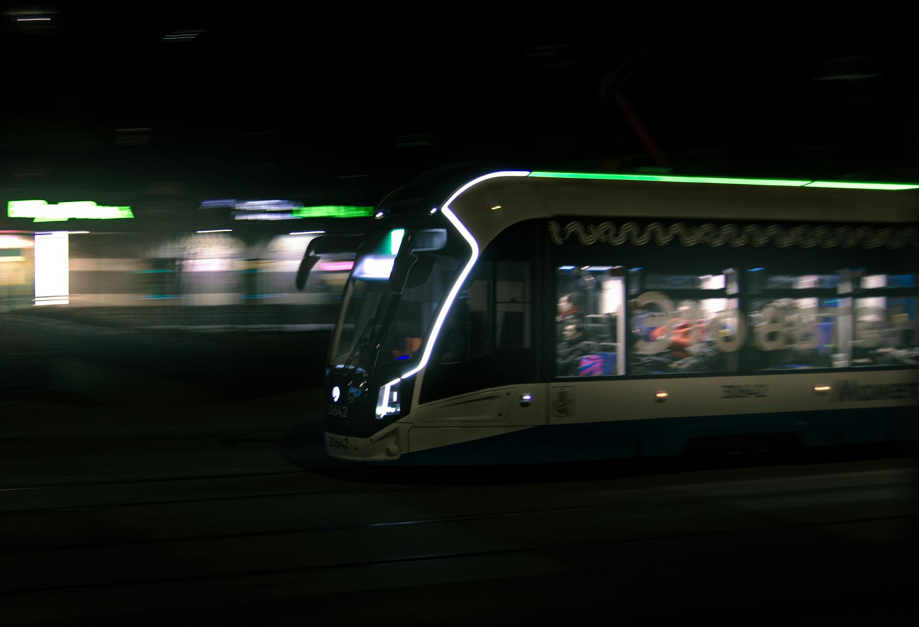 Commuting time reshapes career capital and wellbeing