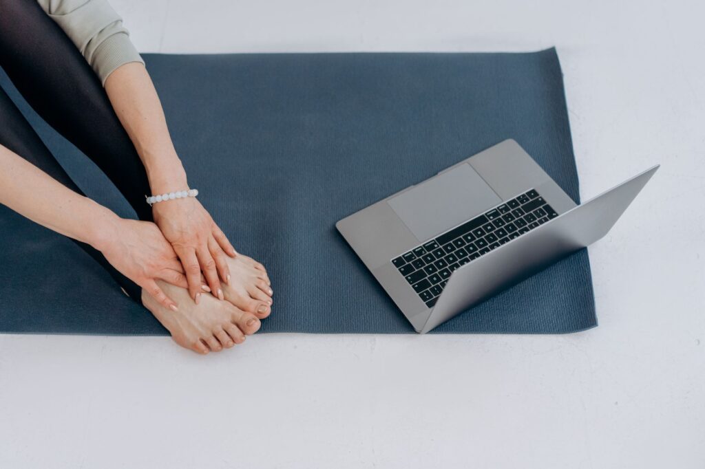 Digital detox gains traction amid rising work stress