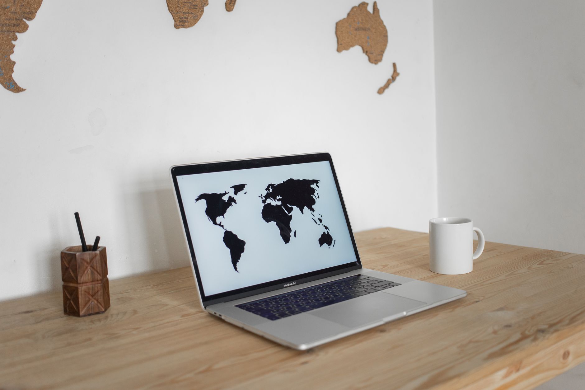 Digital nomadism heightens cognitive load, threatening performance