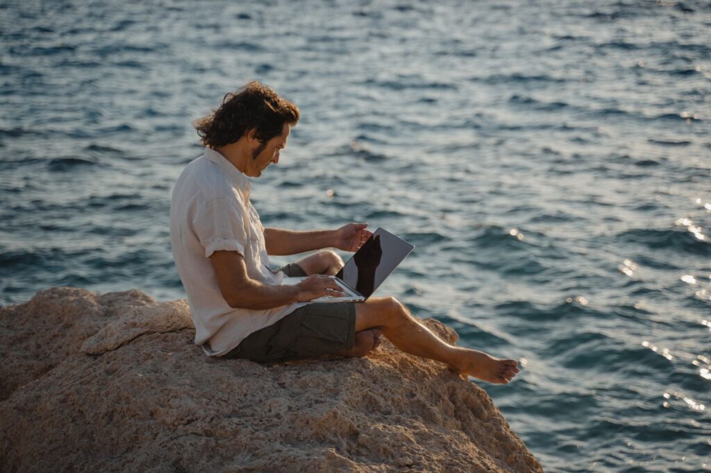 Digital Nomadism's Unseen Benefits: A Path to Resilience