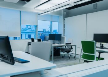 Global Tech Layoffs Accelerate as Companies Increase AI Investment