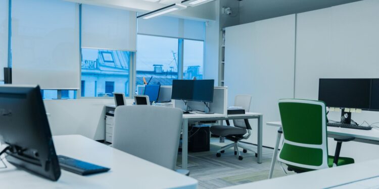 Global Tech Layoffs Accelerate as Companies Increase AI Investment