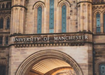 Higher‑Education CEOs Cite Financial Peril as Credit Agencies Issue Negative Outlook for U.S. Universities