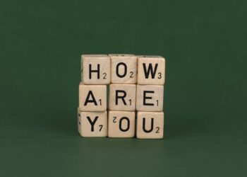 Mid-Career Professionals Navigating Fragmented Workplaces