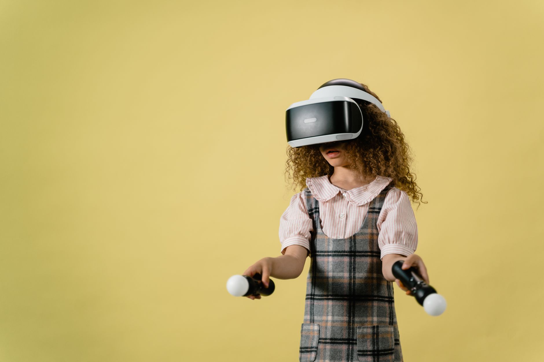 Virtual reality redefines cognitive demands at work