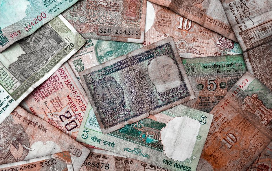 US-Iran Tensions Put India’s Rupee Back Under Pressure as Oil Climbs