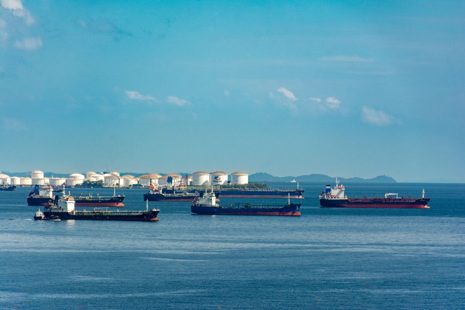 Shipping Risks Spread Across Crucial Middle East Oil Routes