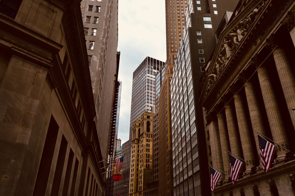 Wall Street Picks AI Winners and Losers as Credit Swaps Surge