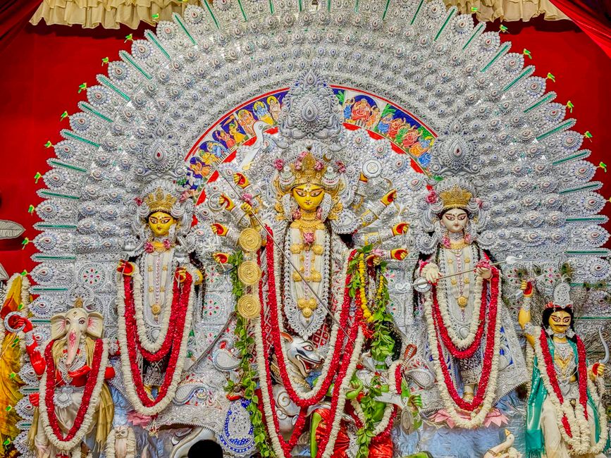 Delhi's Lakshmi Yojana Offers Two ₹2500 Assistance Options