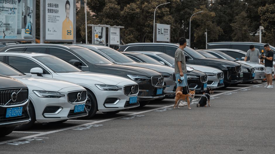 Volvo Cars flags sales drop, tough outlook
