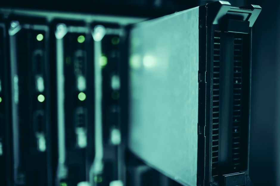 Super Micro’s Backlog Surge Impacts AI Hardware Engineering