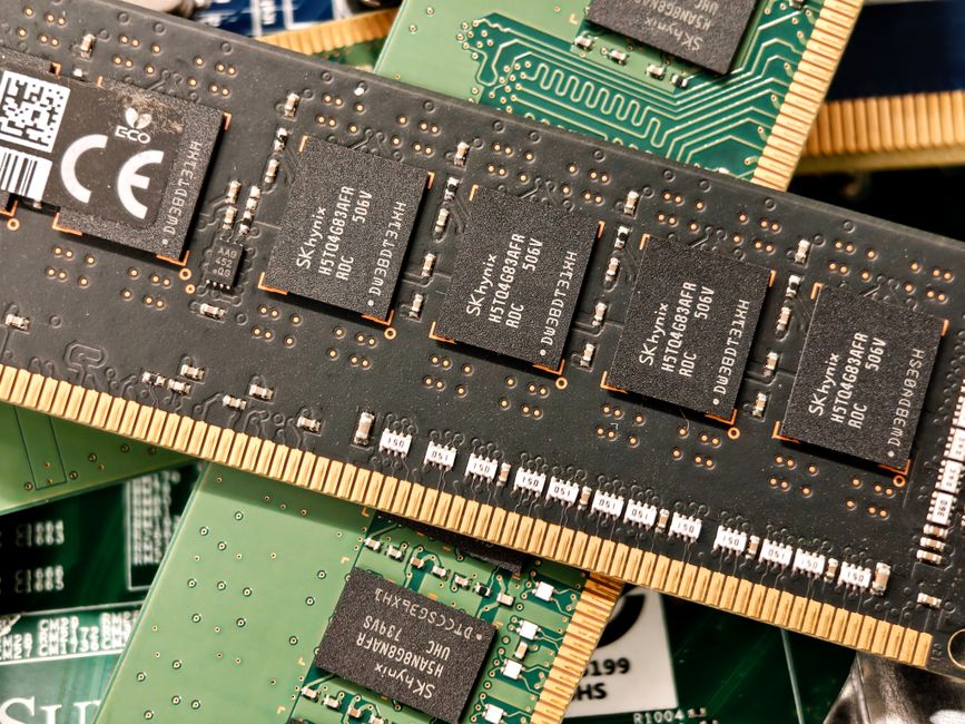 Micron, Intel Stocks Plunge Amid AI Concerns