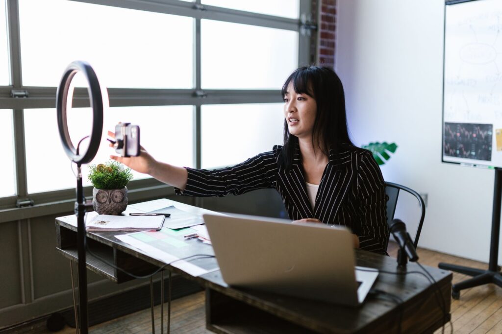 7 Strategies for Building a Strong Online Presence in 90 Minutes