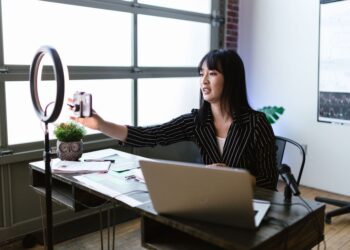 7 Strategies for Building a Strong Online Presence in 90 Minutes
