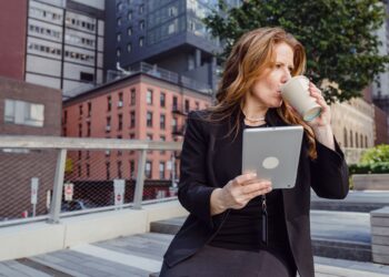 7 Strategies for Crafting a Reverse Commute Approach to Boost Remote Work Careers