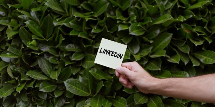 7 Strategies to Optimize Your LinkedIn Algorithm and Boost Engagement