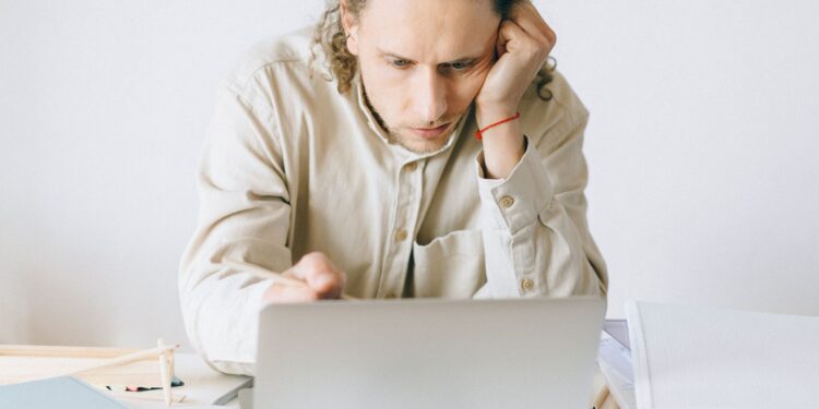 7 Strategies to Overcome Imposter Syndrome in the Workplace