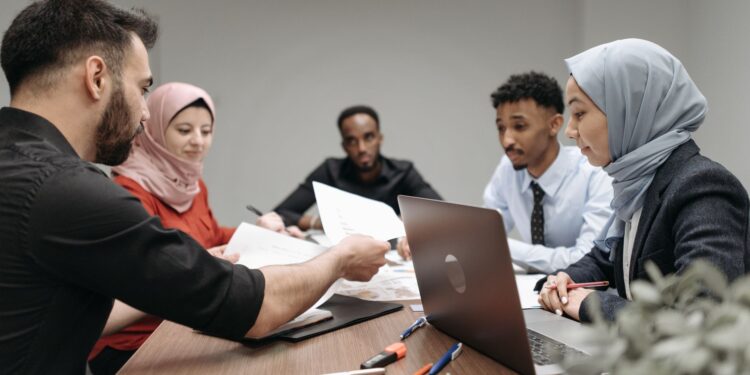7 Ways to Shatter the Myth of One-Size-Fits-All Communication in Multilingual Teams