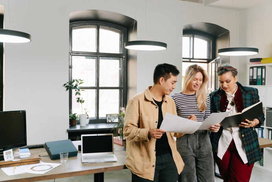 UK Economy’s Low Hire Rates Hit Young Professionals Hard