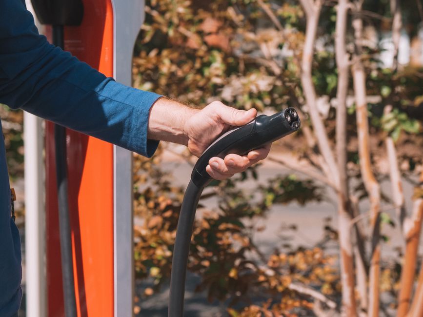 U.S. Electric Vehicle Charger Demand Surges Amid Sales Decline
