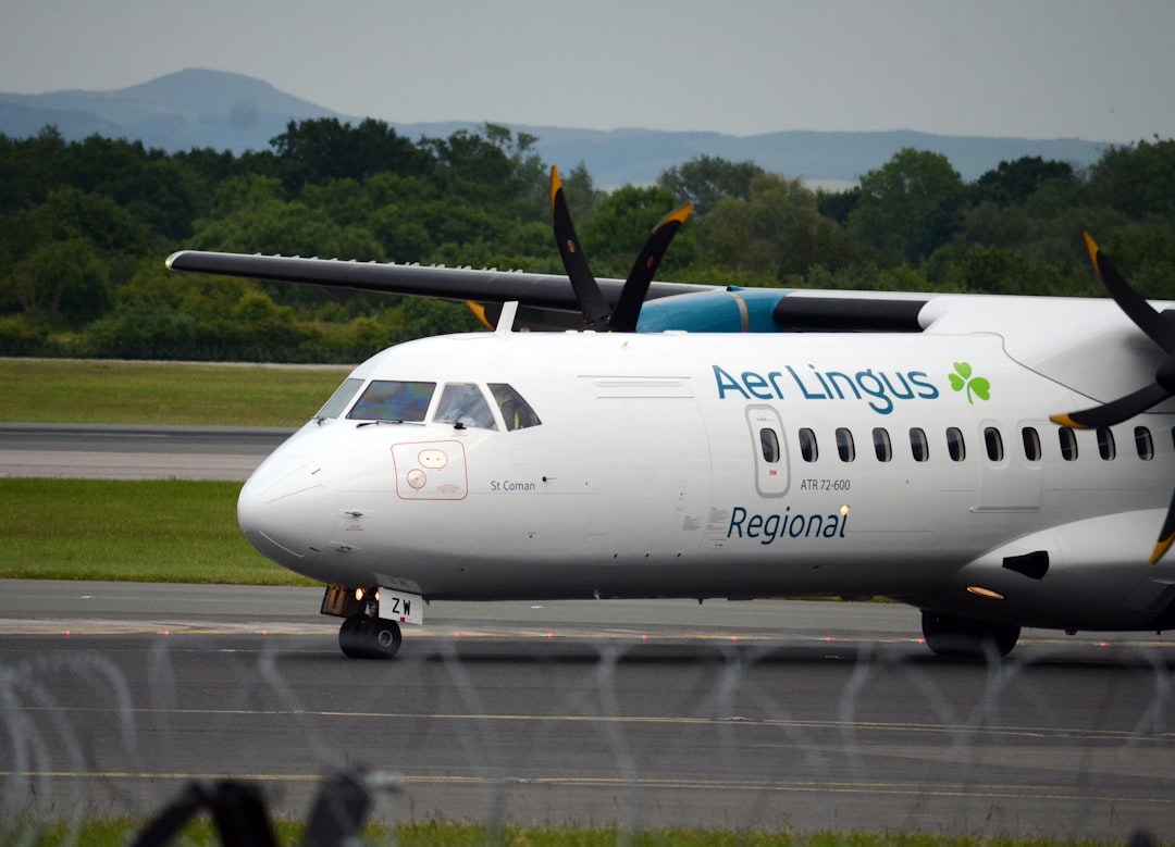 Aer Lingus proposes cutting 500 jobs under savings plan
