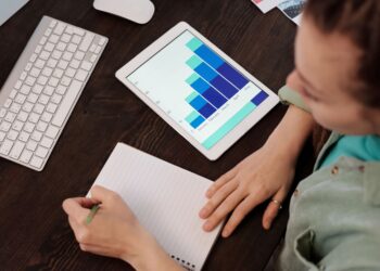 AI‑Driven Freelance Market Expands Rapidly, Traditional Roles Decline