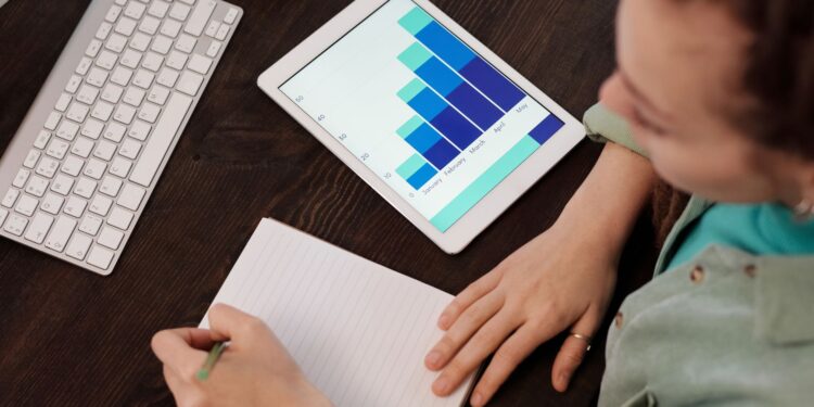AI‑Driven Freelance Market Expands Rapidly, Traditional Roles Decline