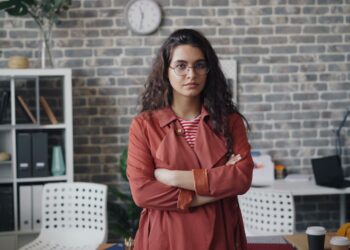 Apologetic leadership drives career resilience and accountability