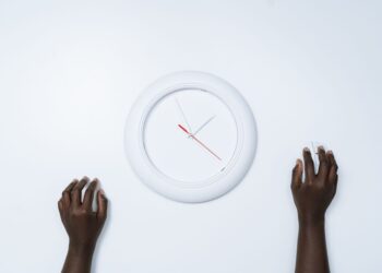 Boredom fuels productivity in hyper‑connected workplaces