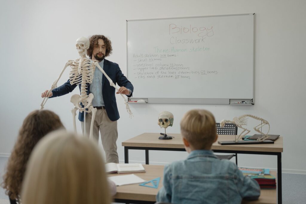 California Enacts Law Requiring Human Teachers in All Public K‑12 Classrooms