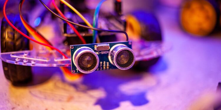 China Launches Global AI Education Platform; Expansion Constrained by Chip Memory Shortage