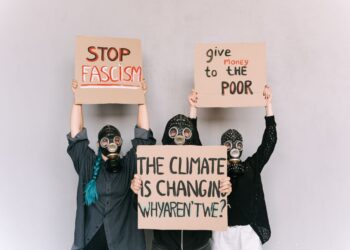 Climate‑Driven Shockwaves Deepen Global Economic Inequality