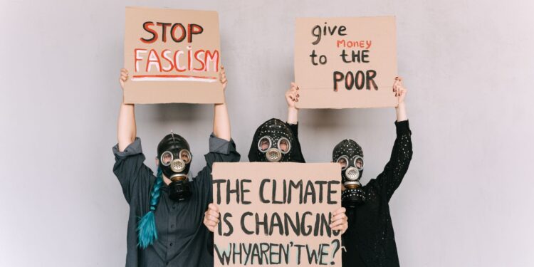 Climate‑Driven Shockwaves Deepen Global Economic Inequality