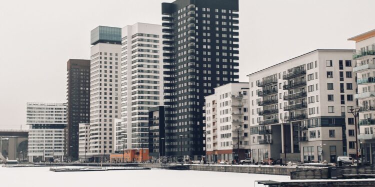 Climate migration reshapes urban governance in vulnerable regions