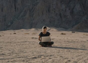Digital nomads reshape work‑life balance and career success