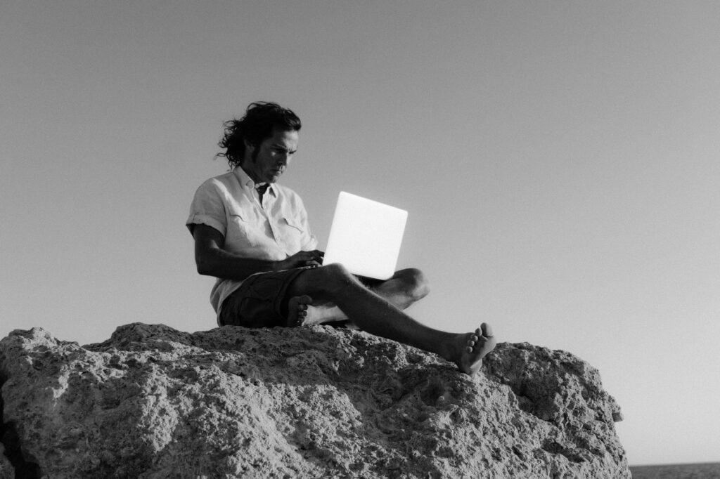 Digital nomads reshape work‑life balance and career success