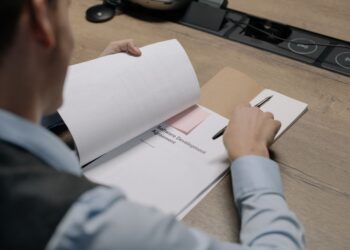 Discordant Voices Drive Career Capital in a Connected Economy