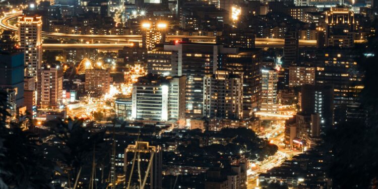 Embracing AI Disruption Boosts Worker Resilience