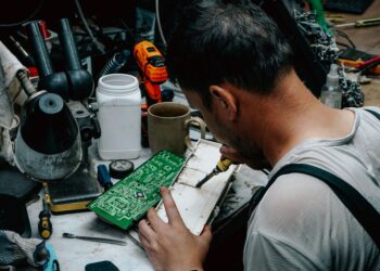 Emotional labor reshapes career capital in the digital era