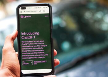Eroding Trust: AI Chatbots Undermine Customer Loyalty
