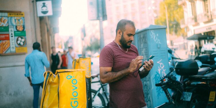 Global gig platforms reshape low‑income labor markets