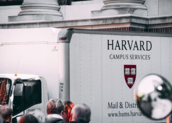 Harvard’s Hasty Pudding Theatricals Weighs Ties to Jeffrey Epstein Associate Andrew Farkas