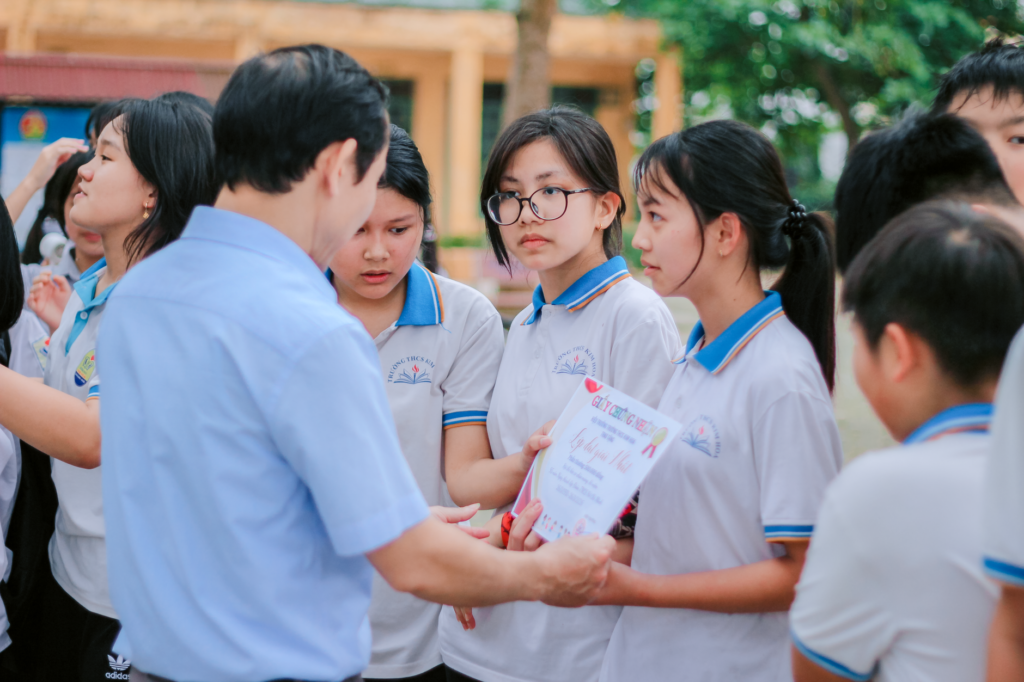 High‑School Dropouts Access Vocational Training Through New Second‑Chance Programs in India and the United States